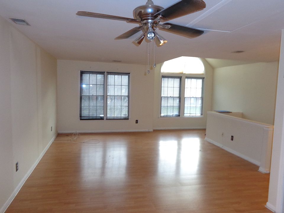 2nd image of 109 Tiffany Blvd