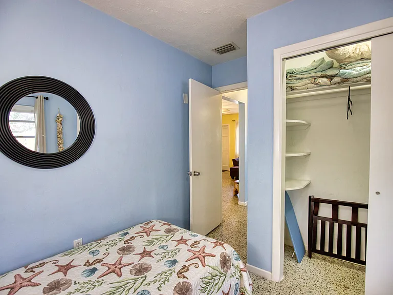 N Tamiami Trl — Photo 15