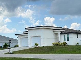 922 SE 6th Ct, Cape Coral, FL 33990