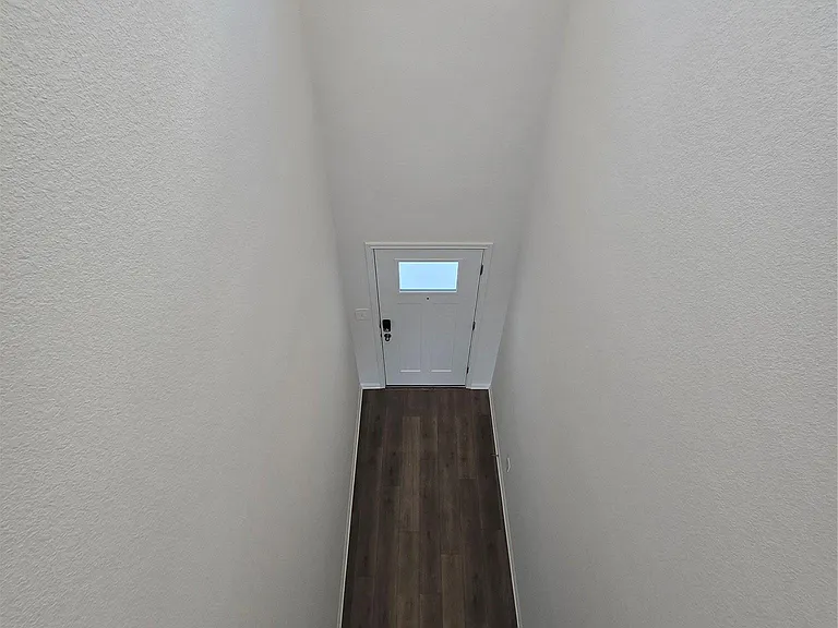 715 Universal Dr — Photo 30