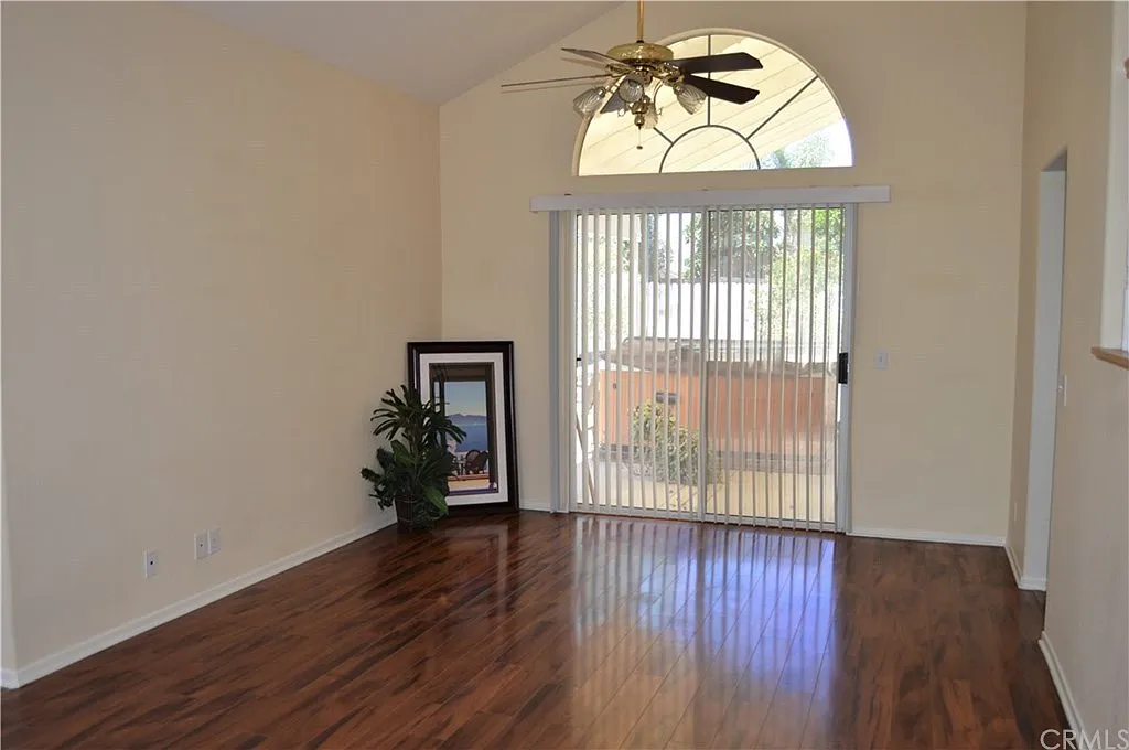 4 bed, 1976 sqft, $2,850 — Photo 3