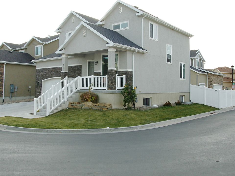Corner lot, 0.12 acr, fenced