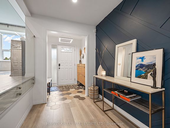 3rd image of 213 Simonston Blvd