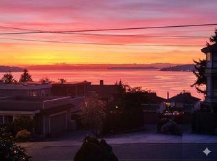 1232 Foster St, White Rock, BC