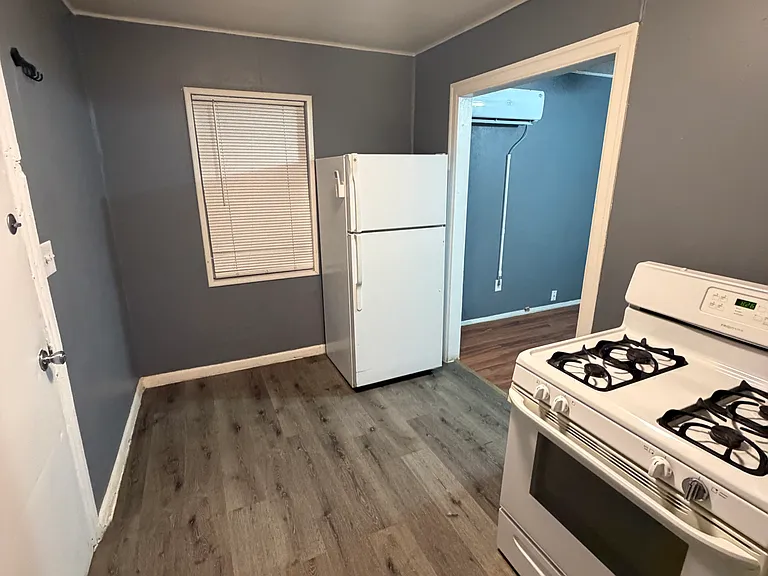 1112 Binkley Ave #1/2 — Photo 6