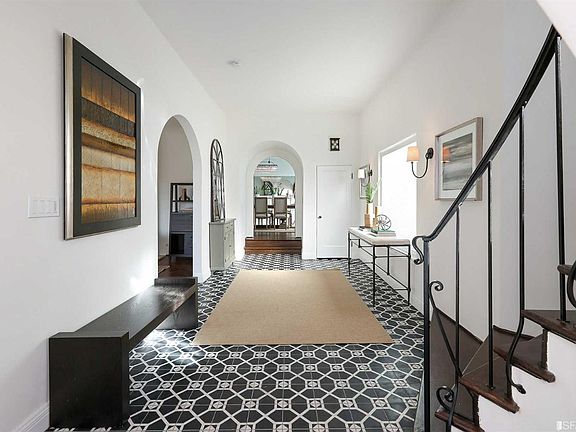 5th image of 40 Dorantes Ave