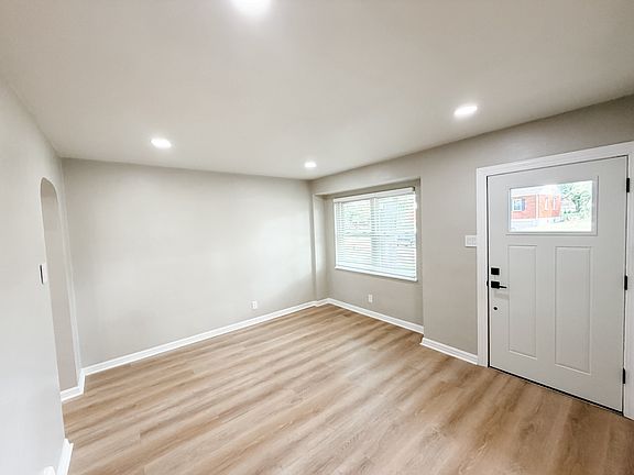 3rd image of 9023 Southview Ln
