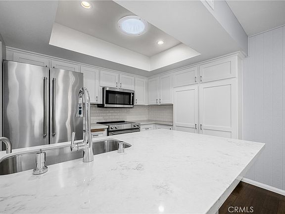 3rd image of 9658 Bloomfield Ave