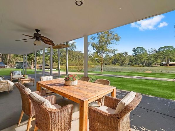 10482 Lake Shore Dr, Conroe, TX 77303