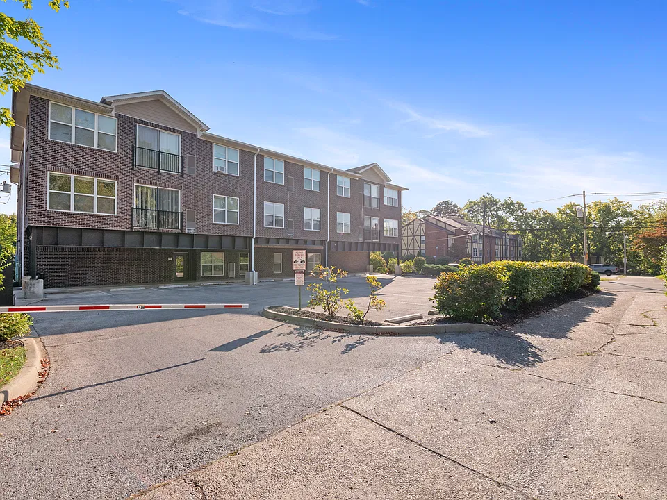 2242 Dundee Rd #205