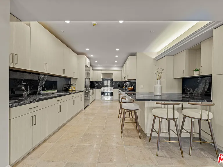 1825 Pandora Ave #Penthouse 402 — Photo 6