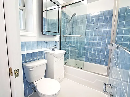 Rented by Compass | media 23