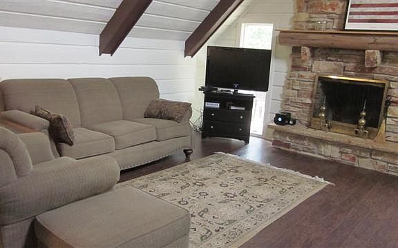 4th image of 12 Delburne Dr