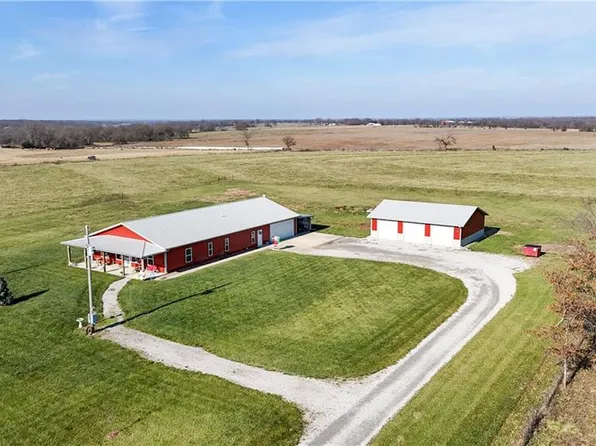 31833 Highway W Hwy, Smithton, MO 65350