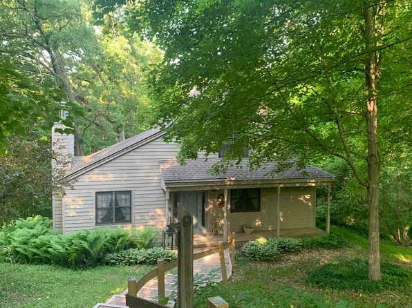 9 Woodway Ct, Galena, IL 61036
