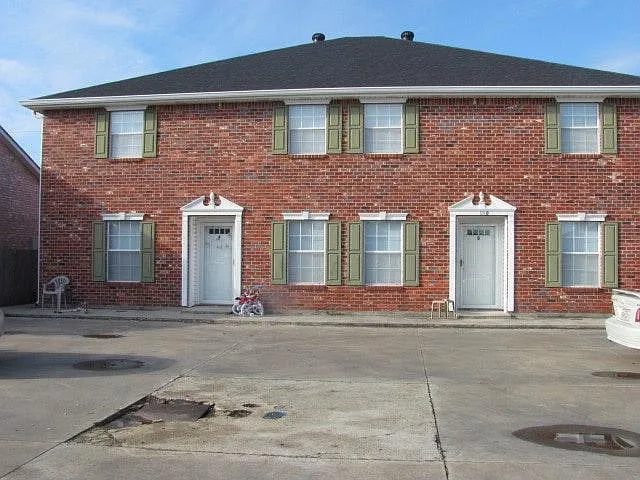 122 Mall Cir