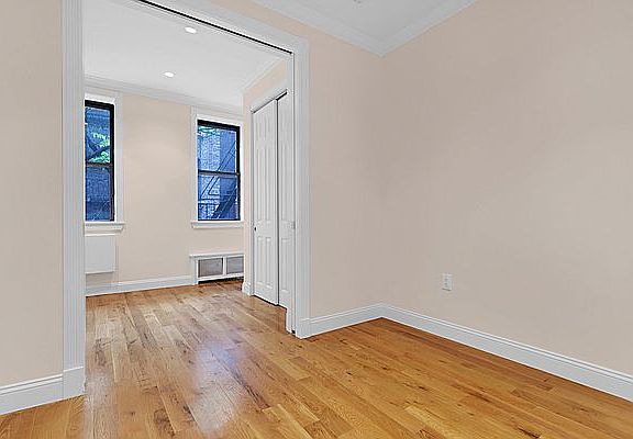 4th image of 420 E 66th St APT 4F