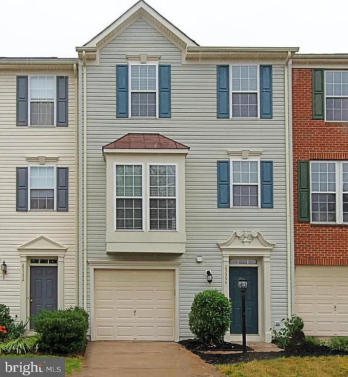 3 bed, 2.5 bath, 2108 sqft, $3,400 — Photo 1