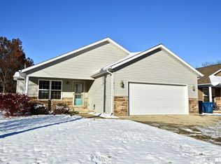 613 E Menard St, Riverton, IL