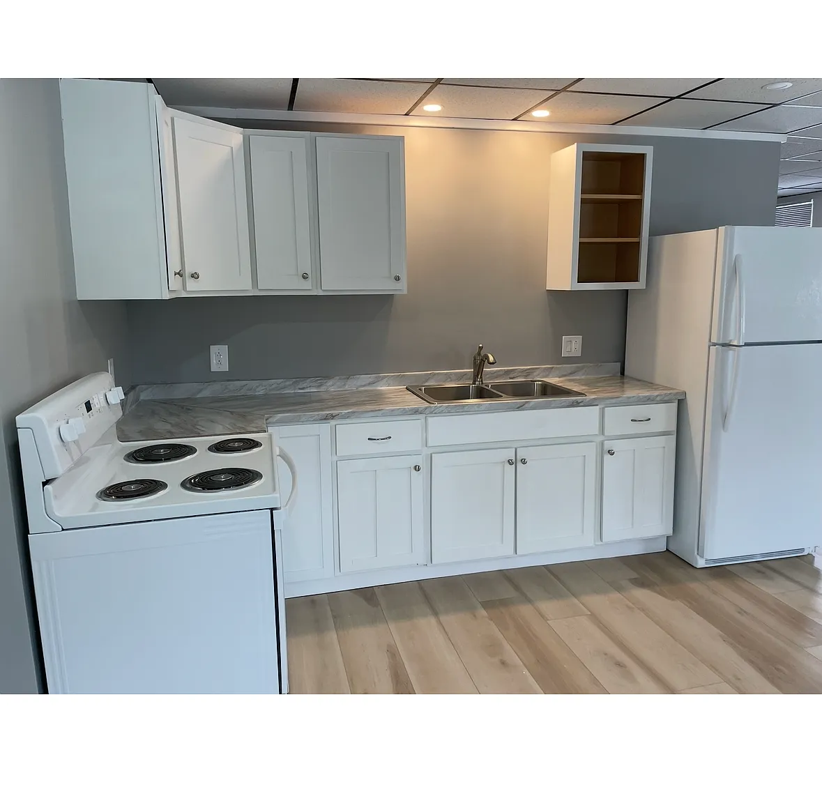 Studio, 650 sqft, $1,300 — Photo 2
