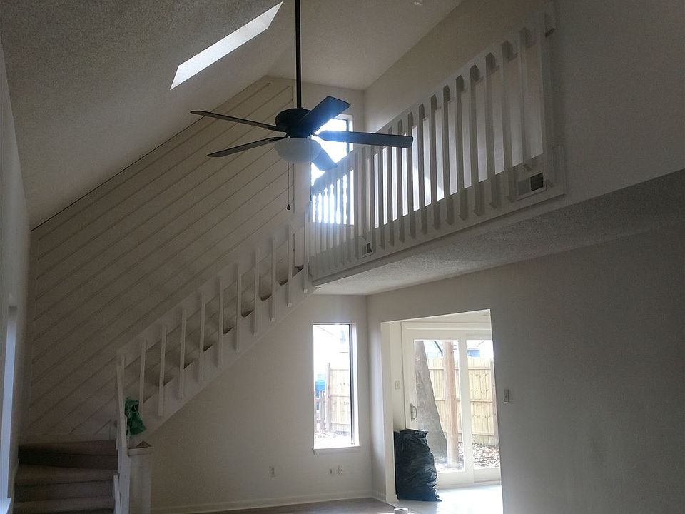 stairs to 2nd floor with balcony