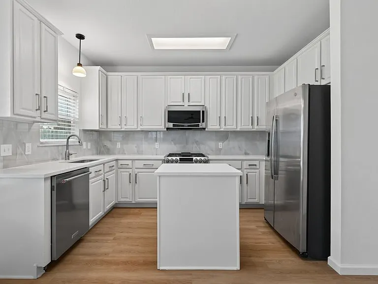 10416 Beard Ave — Photo 11