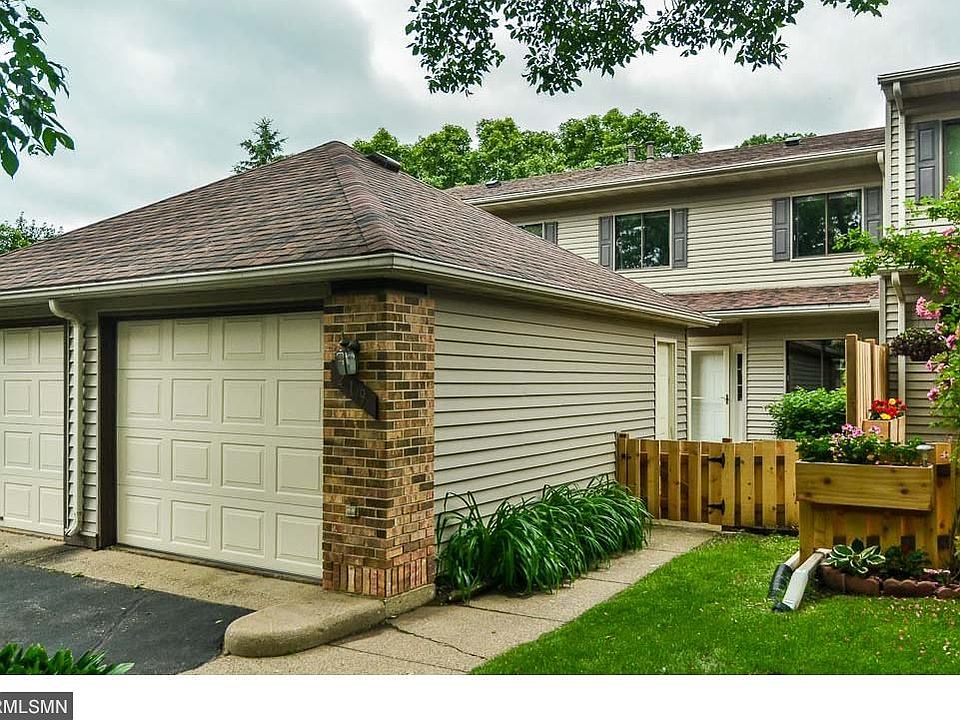 1st image of 219 Bridlewood Dr