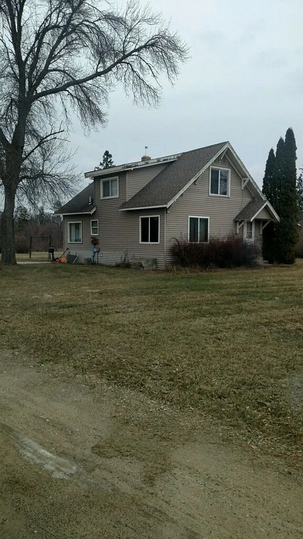 Spacious 4 Bedroom 2 Bath — Photo 1
