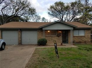 912 Russell Ln, Bedford, TX 76022