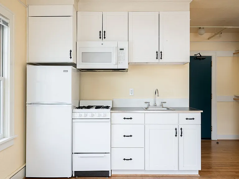 Mississippi Court | Kitchen