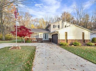 557 Maple Ave, Sheffield Lake, OH 44054