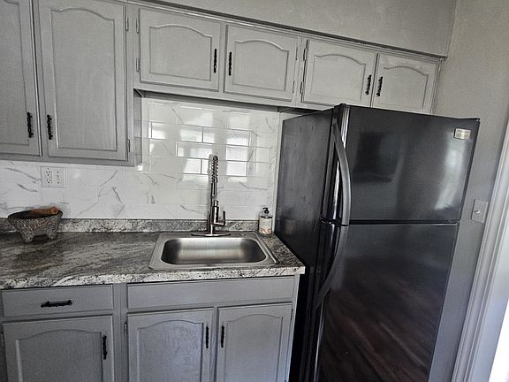 5th image of 237 E Greenview Ave