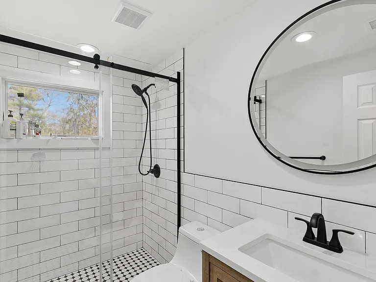 135 Pembroke Dr — Photo 24