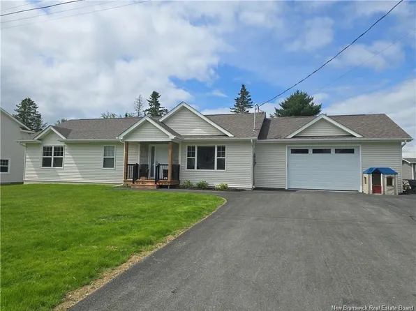 207 Carroll St, Miramichi, NB E1V 6R1