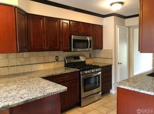 18 Dogwood Dr, Edison, NJ 08820