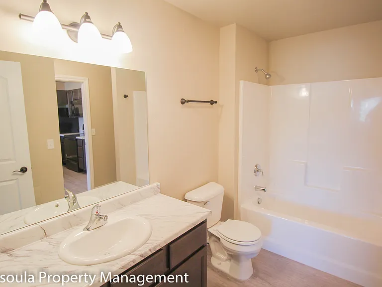 Porter Apts — Photo 9