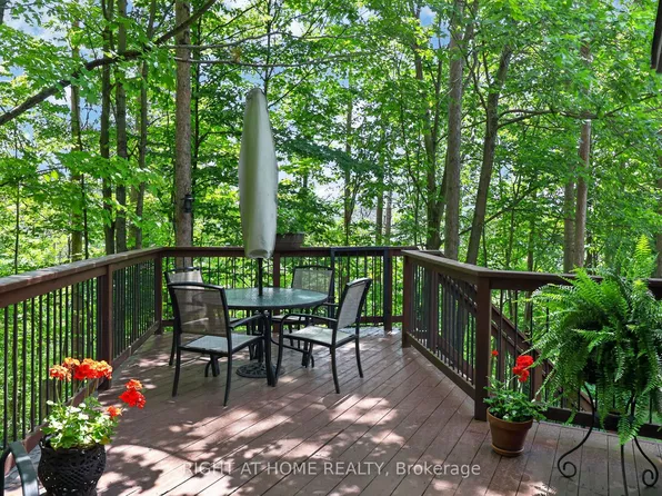 5 Pine Point, Oro Medonte, ON L4M 4Y8