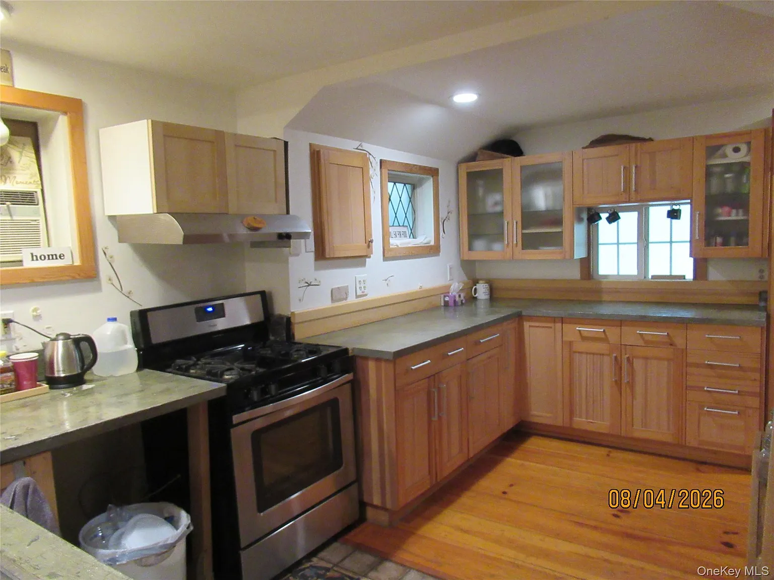2 bed, 1.0 bath, 1091 sqft, $2,400 — Photo 4