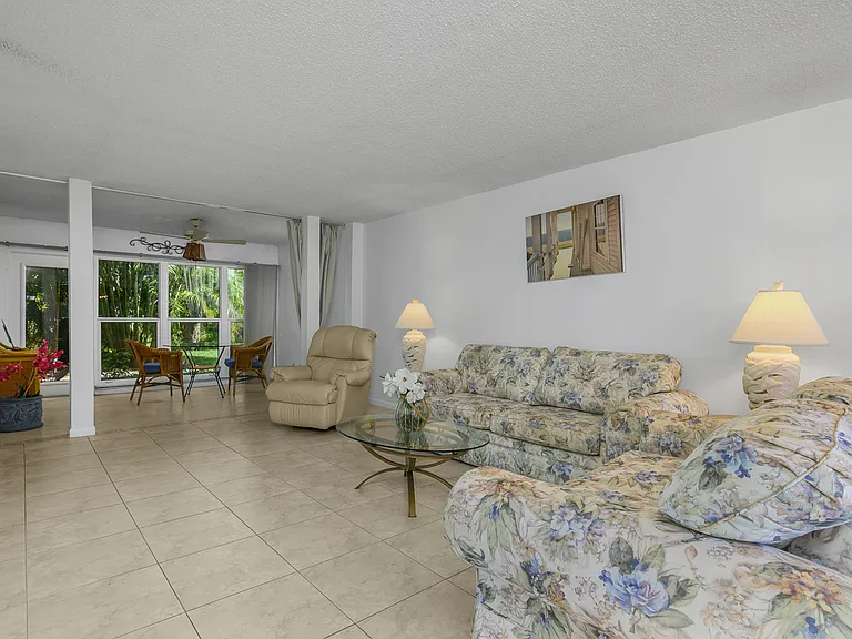 190 Palm Dr #5-1 — Photo 10