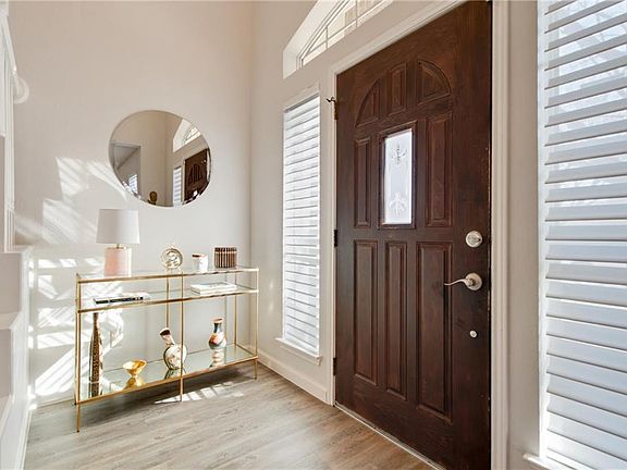 5th image of 4108 Aldama Dr