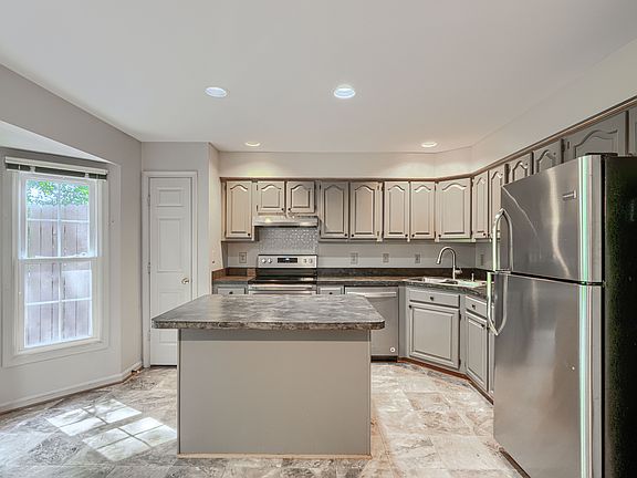 4th image of 6635 Commodore Ct