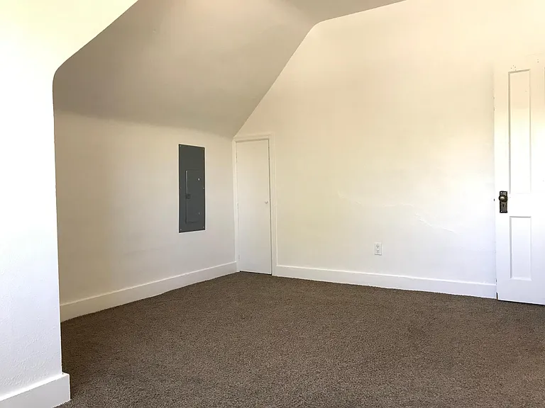 1300 E Atkin Ave #UPSTAIRS — Photo 12