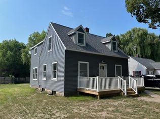 29 Washington St, Port Austin, MI 48467
