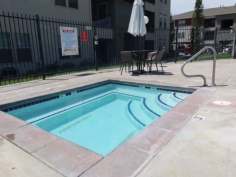 Hawthorne Gardens Apartments — Photo 11