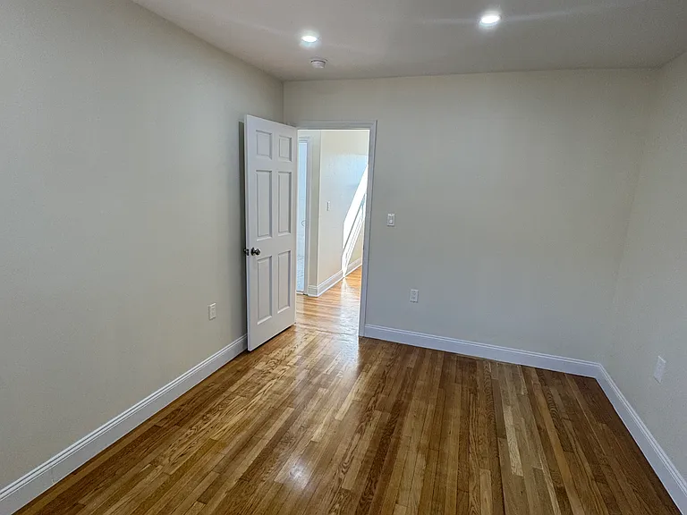 1054 Lydig Ave #3 — Photo 11