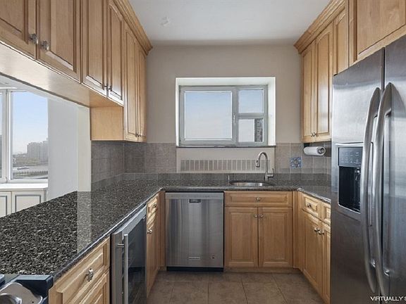3rd image of 45 Sutton Pl S APT 17L