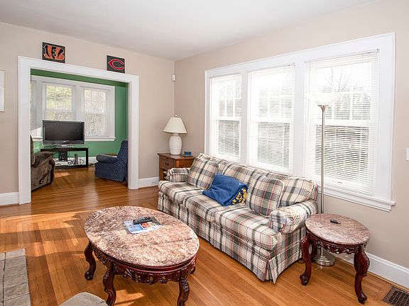 4th image of 3610 Pape Ave