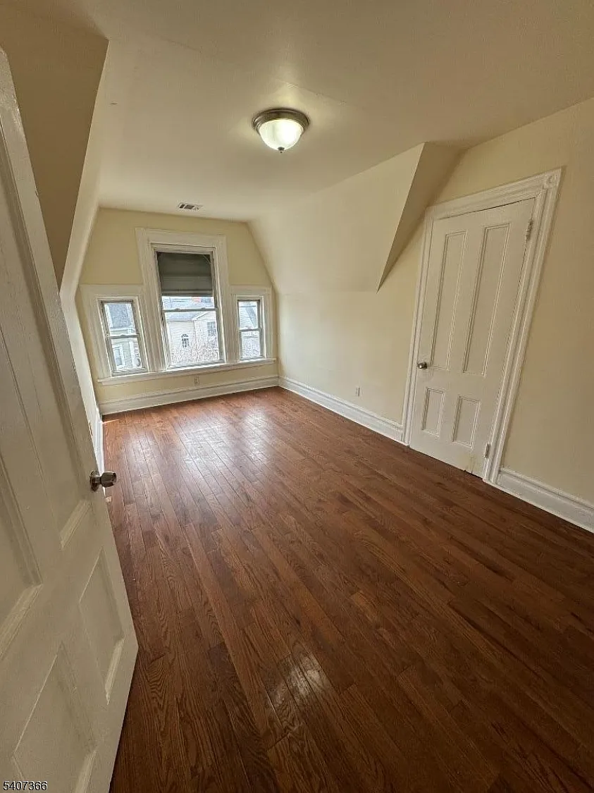 Building Photo - 133 Seymour Ave #3