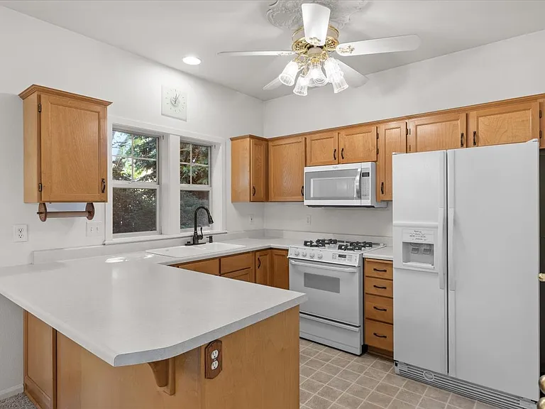 100 Jackson Creek Dr — Photo 6
