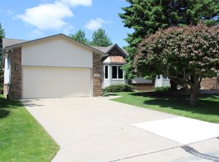 46777 Scotch Pine Ln, Macomb, MI